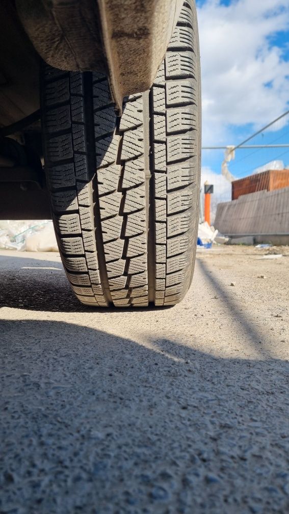 Гуми за бус всесезонни 215/65R15C