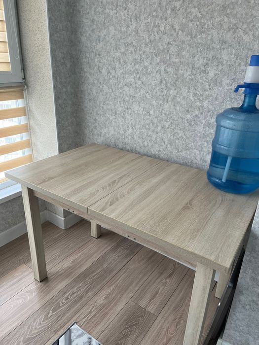 Продается кухонный стол,очень хорошего качества