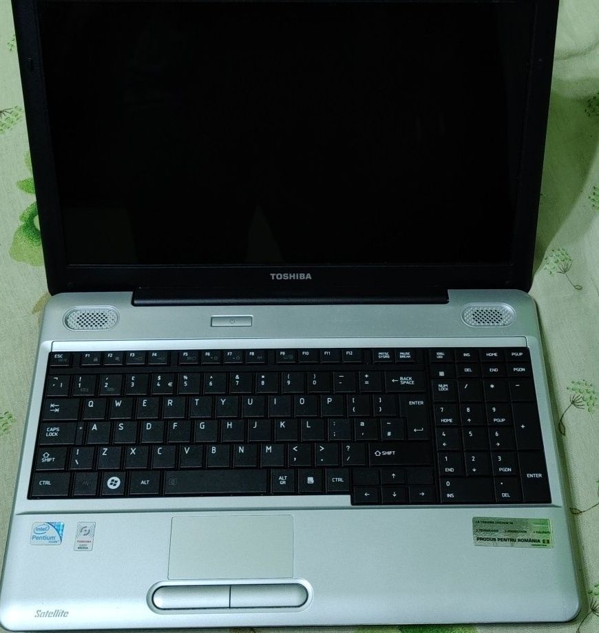 Vând laptop Toshiba Satellite L 500 1EQ
