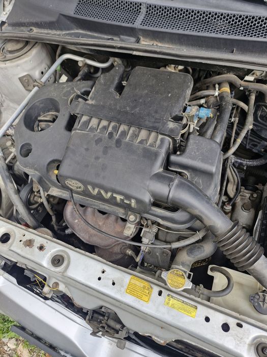 Тойота ярис 1.0 VVT на части