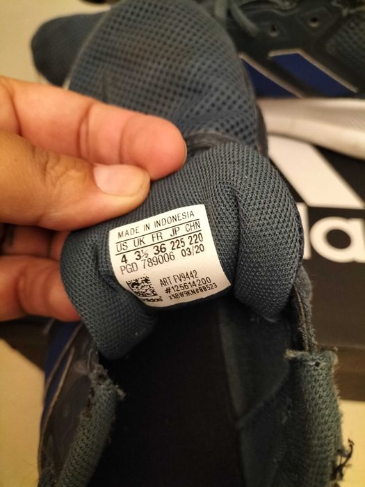Adidași marca Adidas