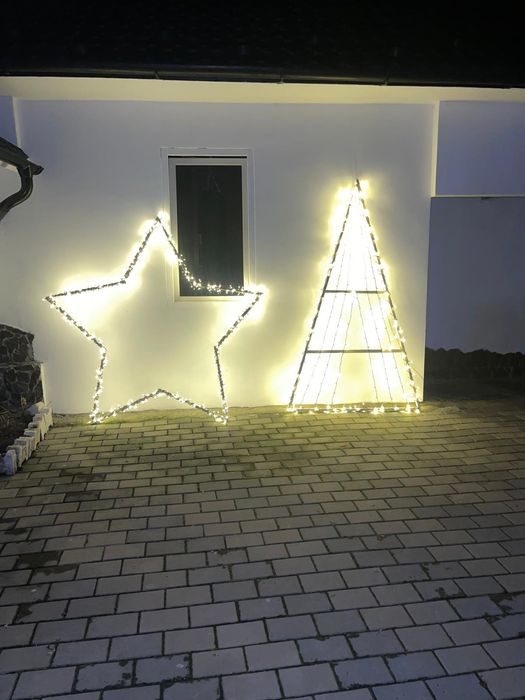 Se vinde stea și brad