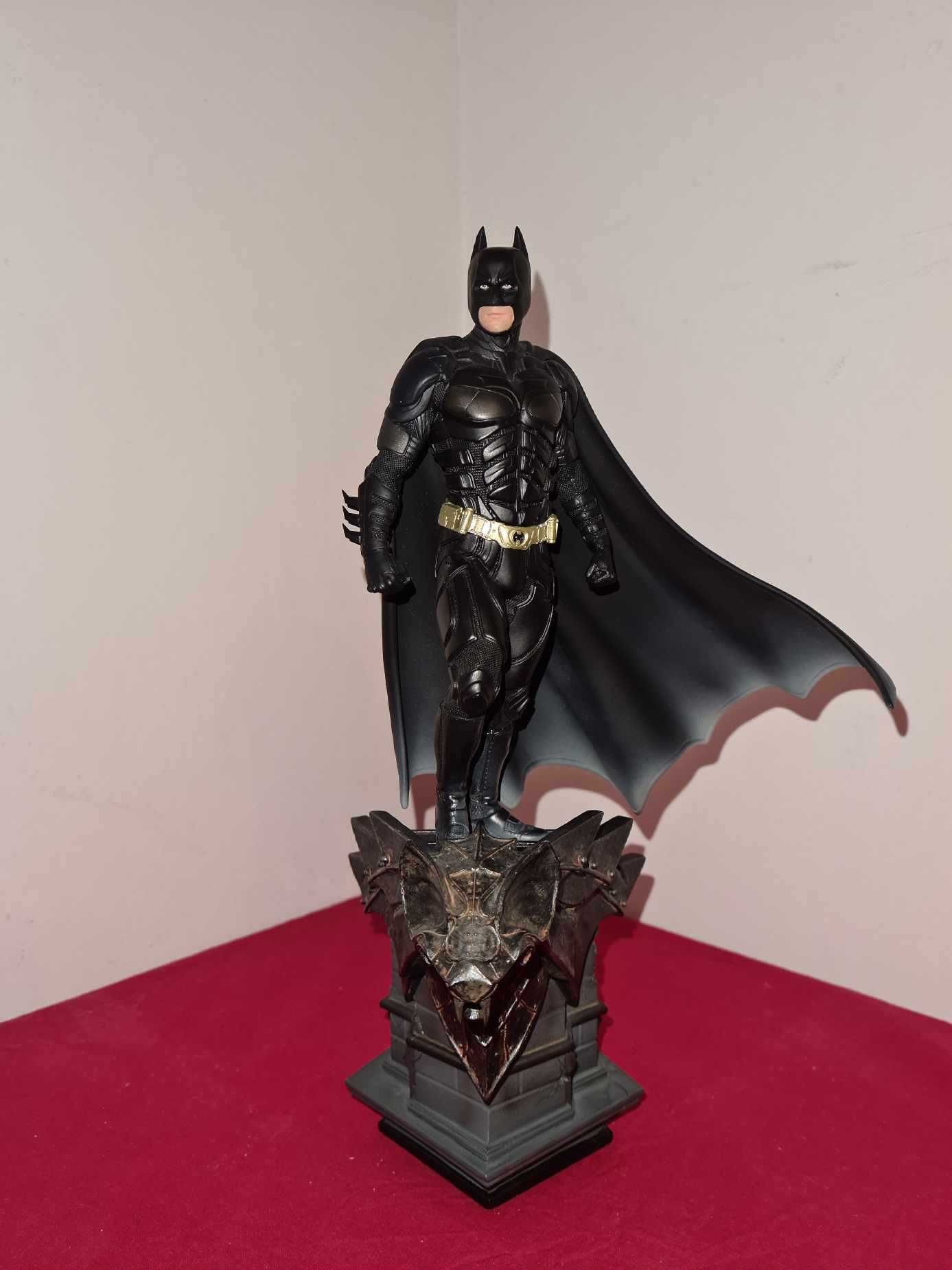 Vand statueta "The Dark Knight Deluxe Art Scale Batman 31 cm"