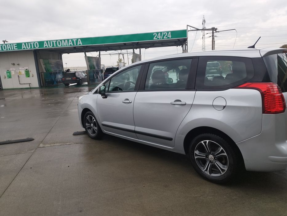 Peugeot 5008, an 2010, motor 1,6 diesel, 7 locuri
