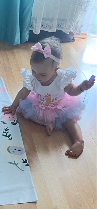 Лот от рокли за момиченце от 7 месеци до годинка