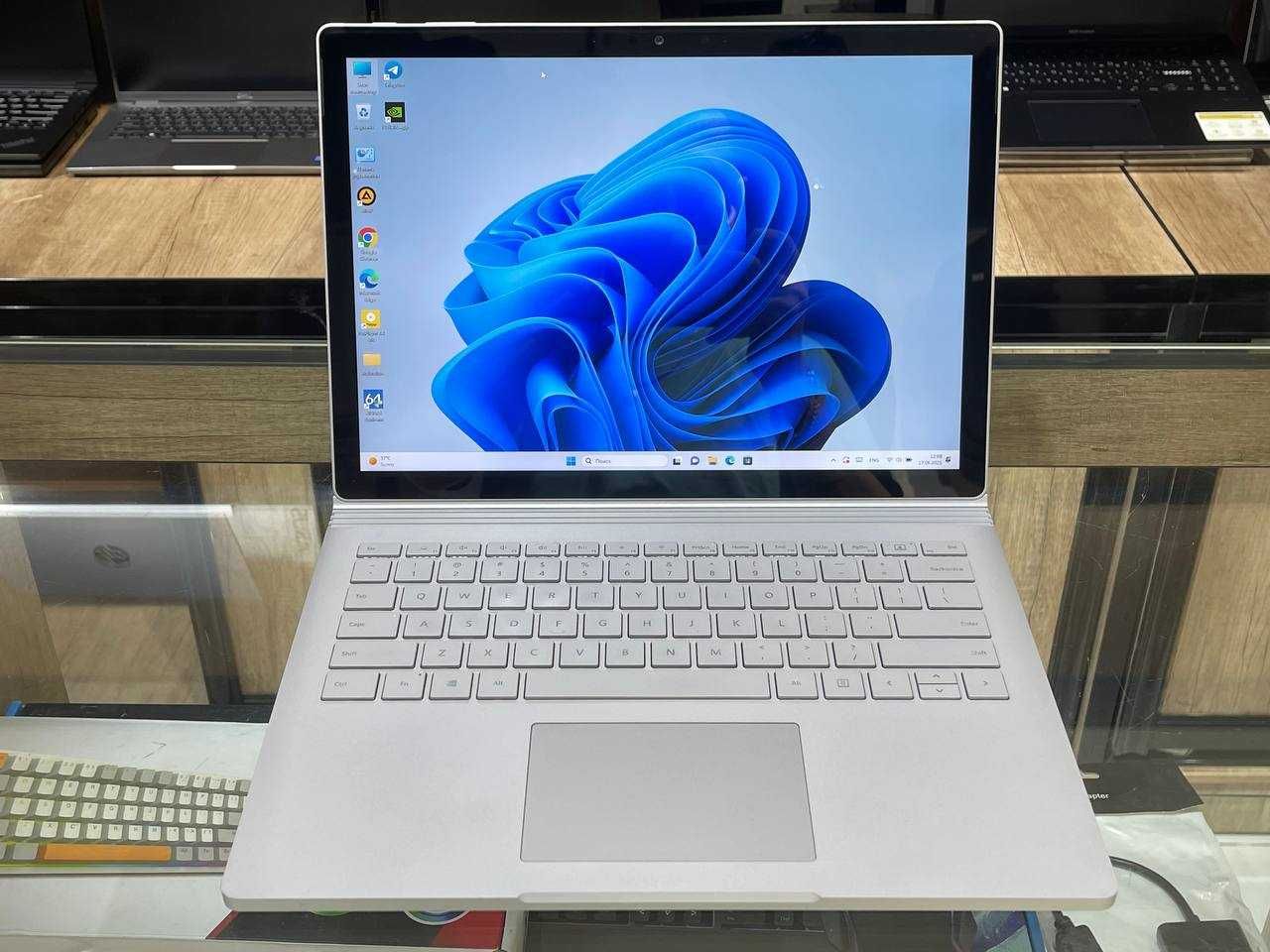 SURFACE Book 3 Сенсорный CORE i7-1065G7, 16гб 256 ssd Nvidia GTX 1650