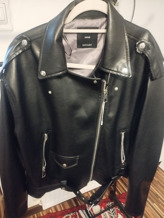 Geacă de piele originala.