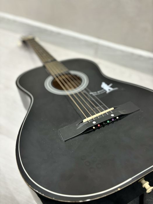 Гитара (с чехолом)