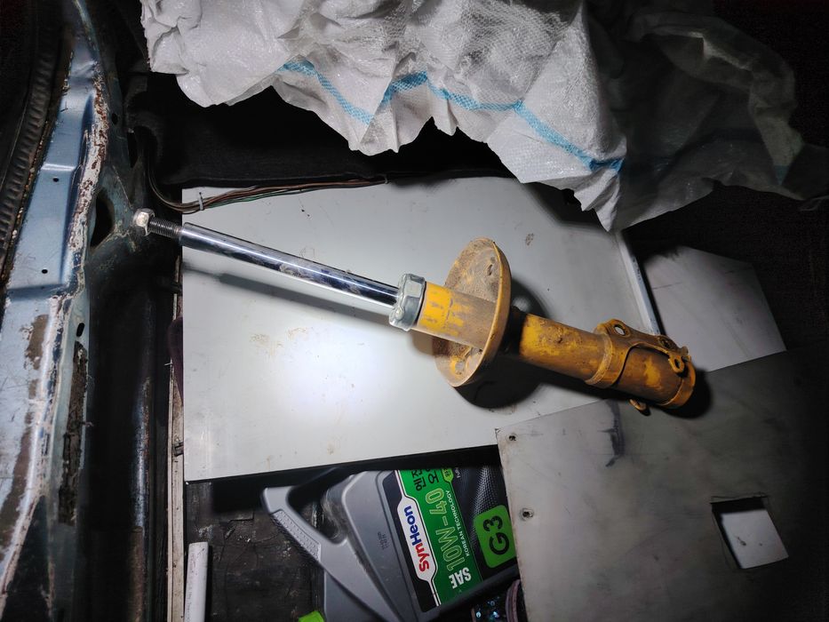 Продам одну стойку от вольсвваген пассат гольф венто оригинал Германия