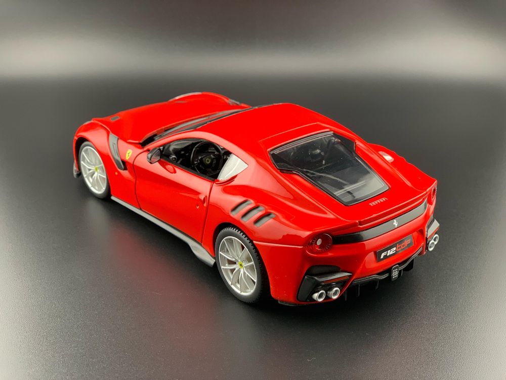 Macheta auto Ferrari  F12 ,TDF, Bburago, 1/24