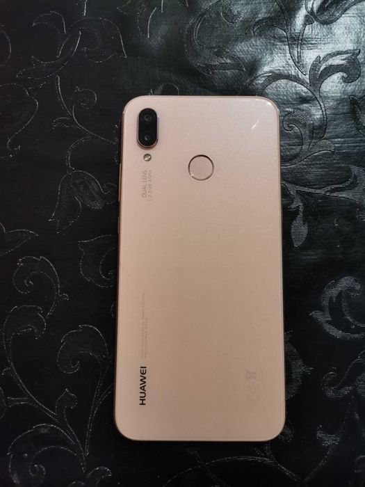 Телефон Huawei p20 lite