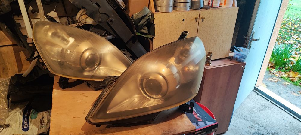 Фарове за Опел Зафира б