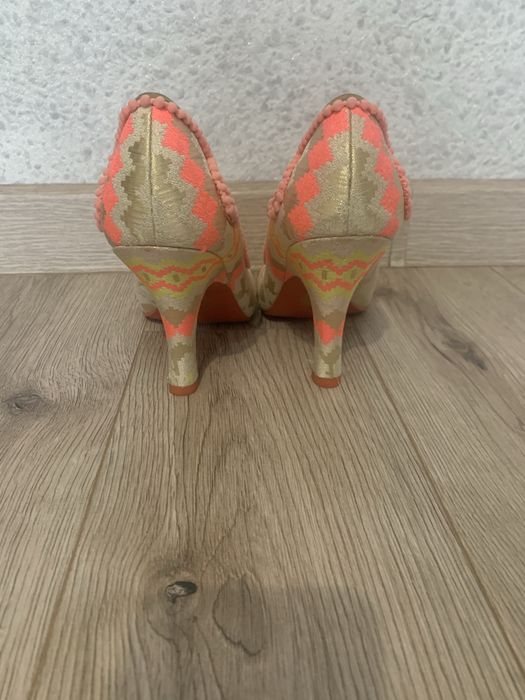 Дамски обувки на висок ток