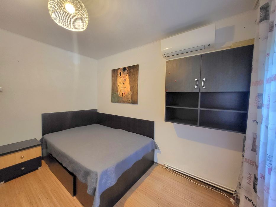 Direct proprietar Închiriez apartament 4 camere centrala proprie