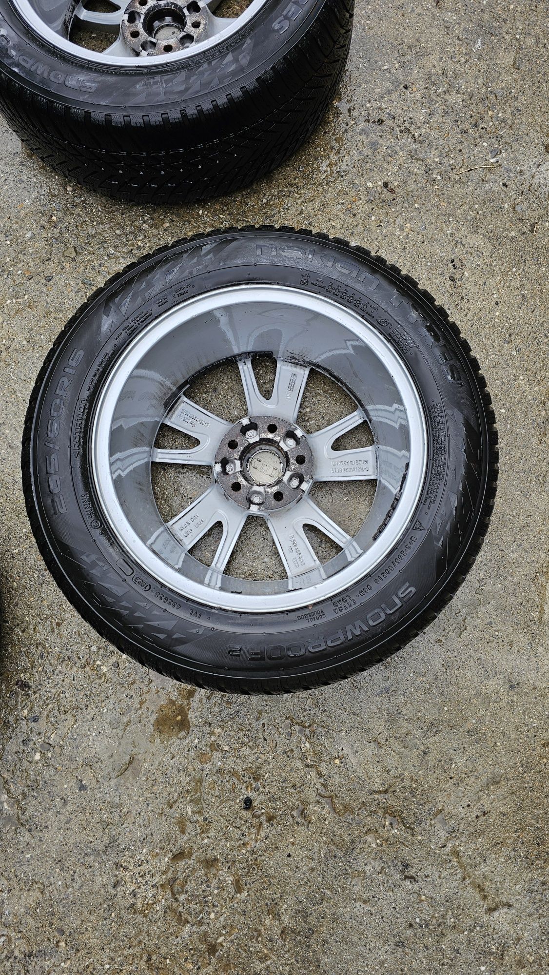 Jante originale Audi A4 cu anvelope de iarnă Nokian