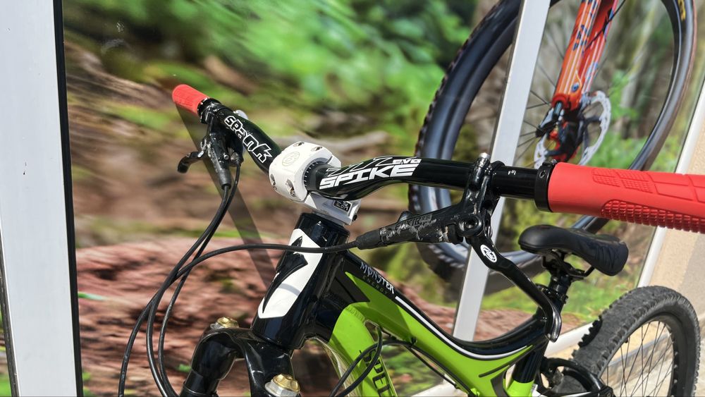 Specialized demo 8 26/М/world champion monster серия