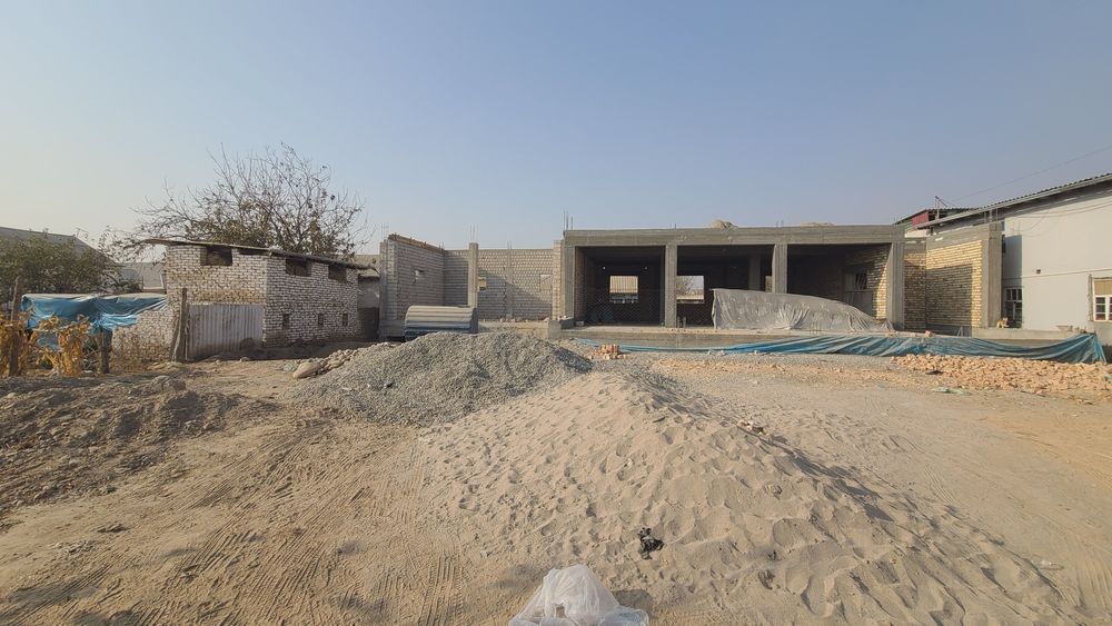 Yer sotiladi. Sroshny faqat naqtga