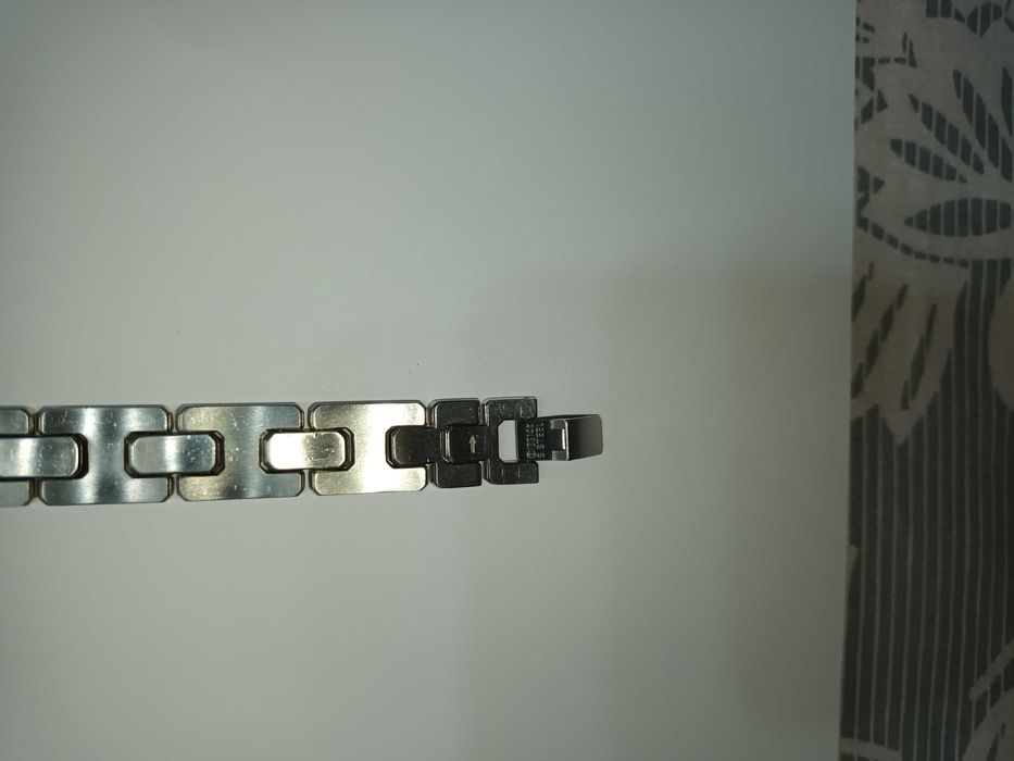 Vând brățara unisex, cu diamante și inserții aur de 14k.