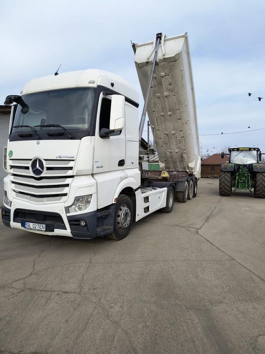 De vanzare ansamblu transport,cap tractor Mercedes si remorca Schmitz