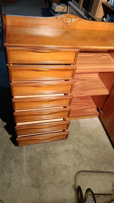 Дървен скрин.    .