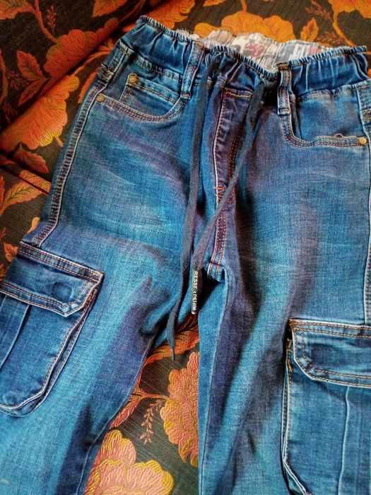 Продам джинсы на мальчика, возраст 6-7 лет