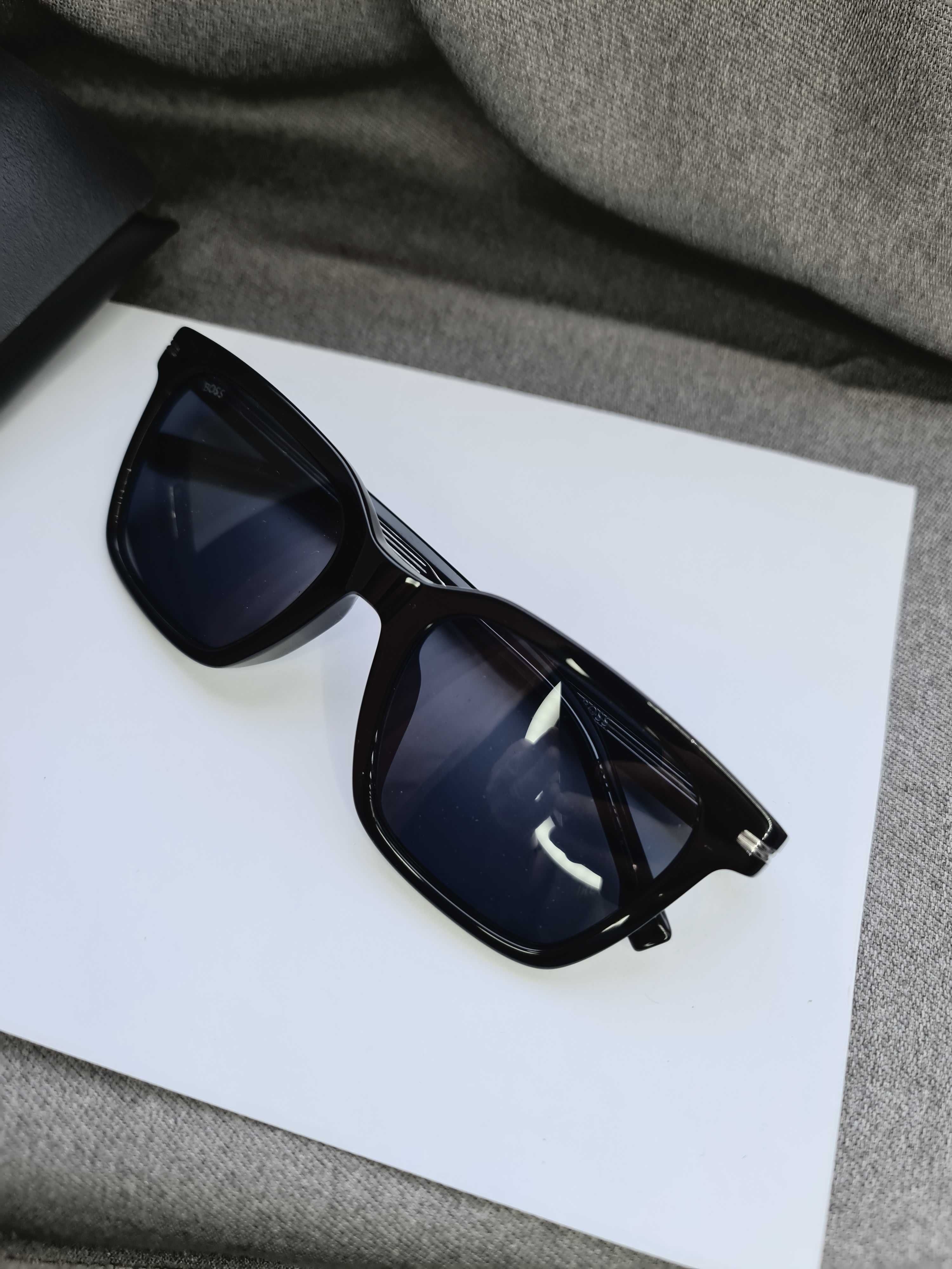 Солнцезащитные очки Hugo Boss