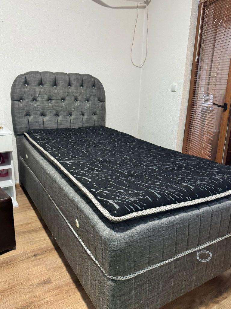 Две единични легла