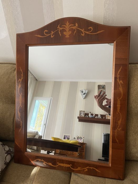 Красиво старинно огледало,масив,интарзия