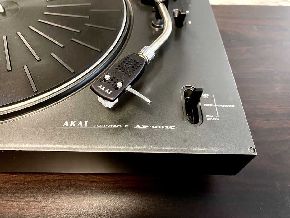 Vintage грамофон Akai