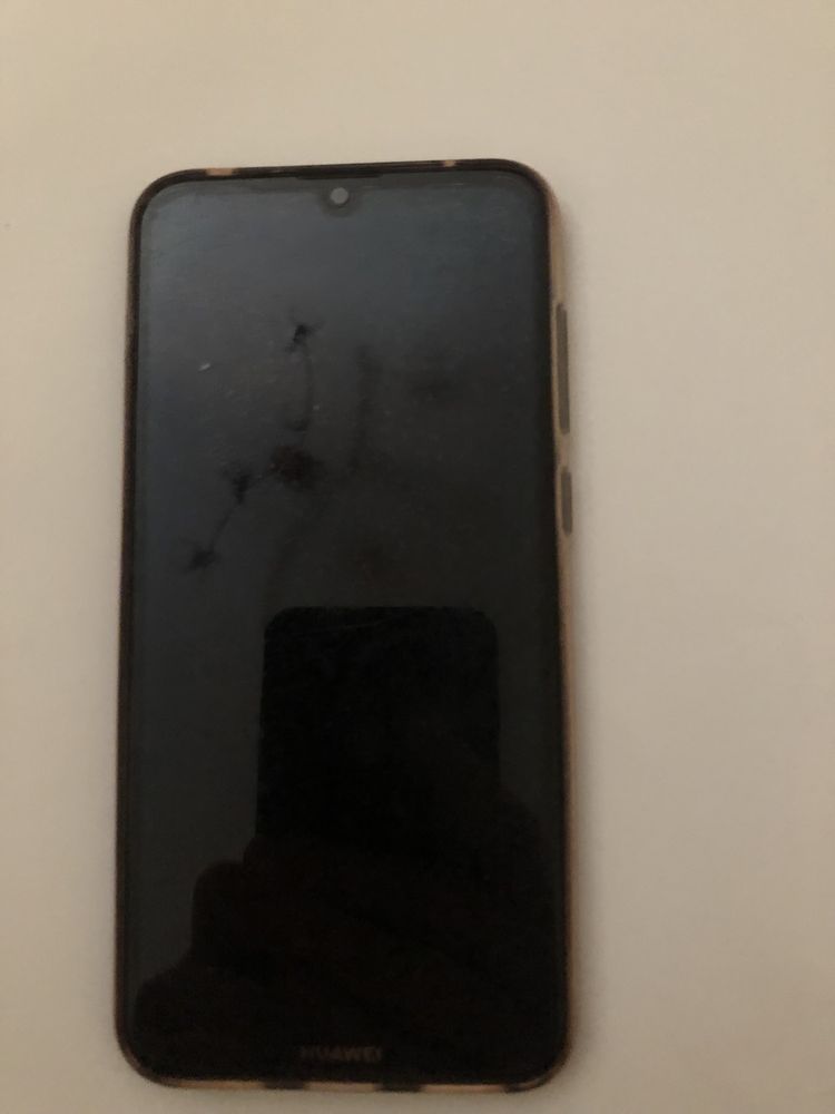 Продавам Huawei Y7 2019