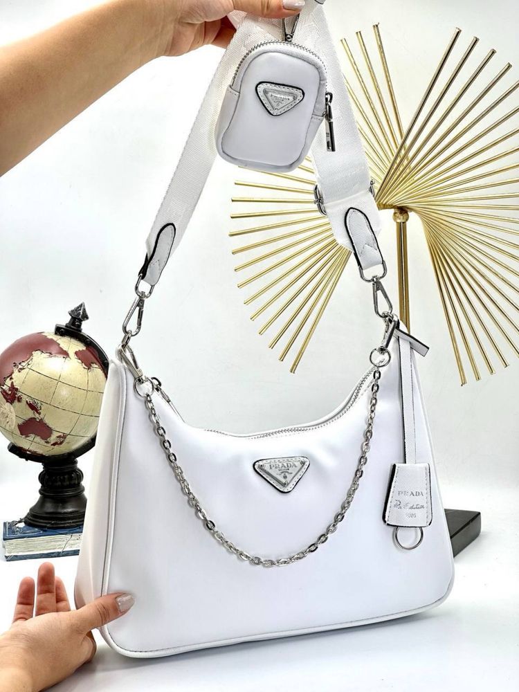 Geanta Prada Noua !!! Dimensiuni 27/22 !!!