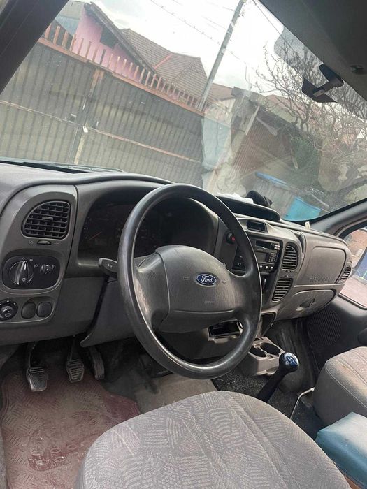 Vând autoutilitara marca Ford Transit