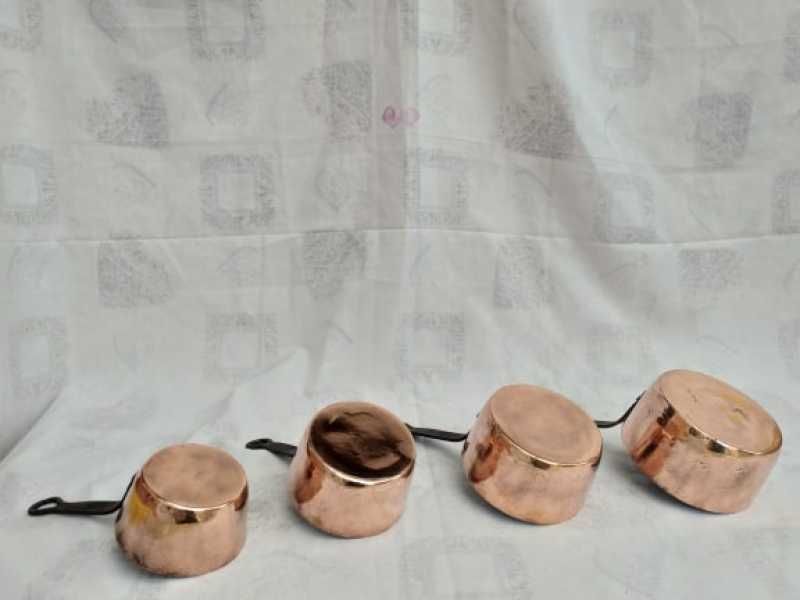 Set de patru oale din cupru cu maner din fier forjat