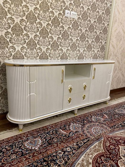 Цехдан кошона хайтек улубидаги пенал ва камодлар