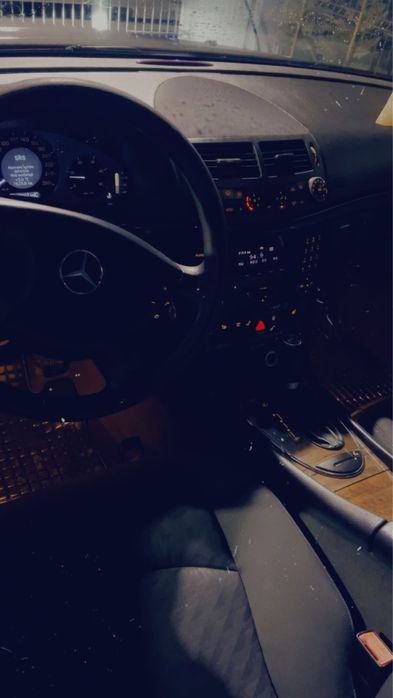 Vand masina Metcedez E 220 an 2007,disel,culoare neagra,berlina