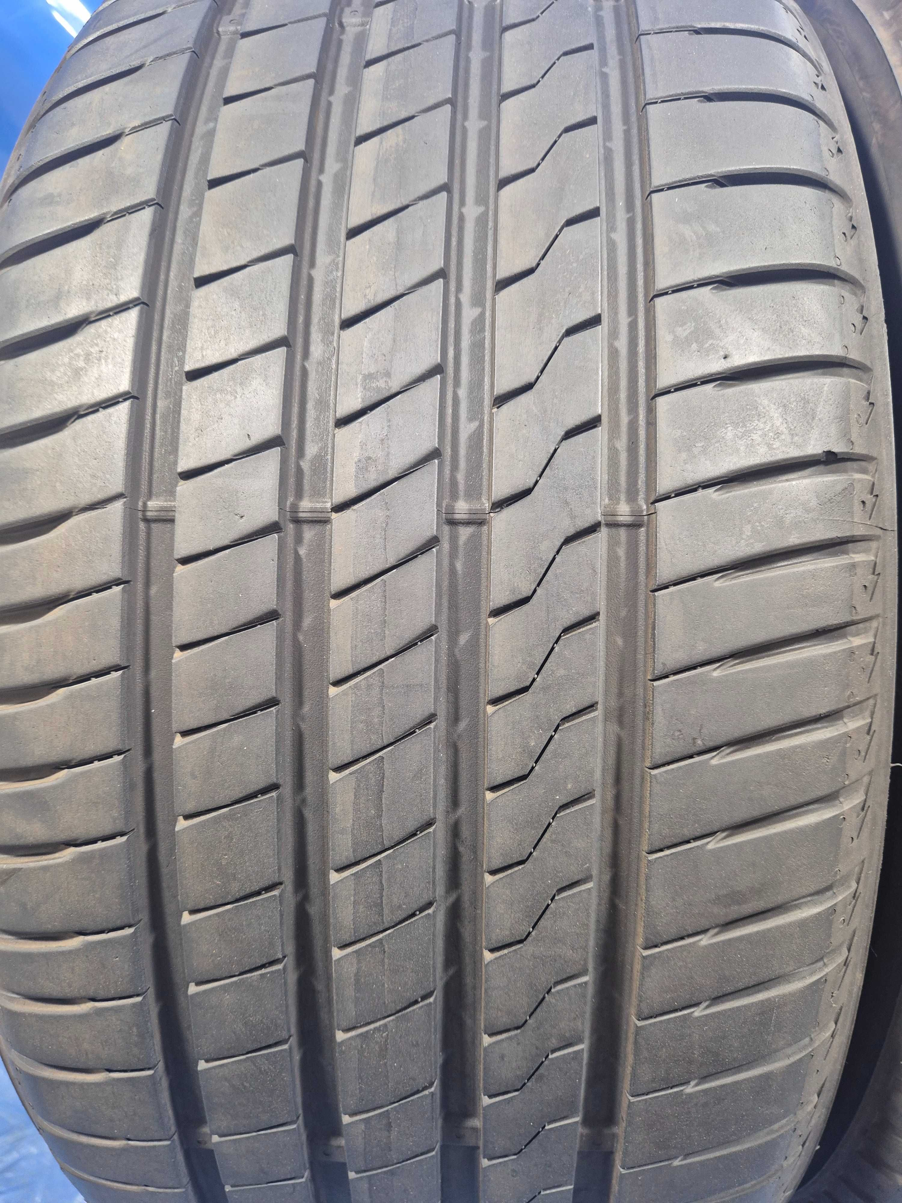 255/40/19 100Y Firstone