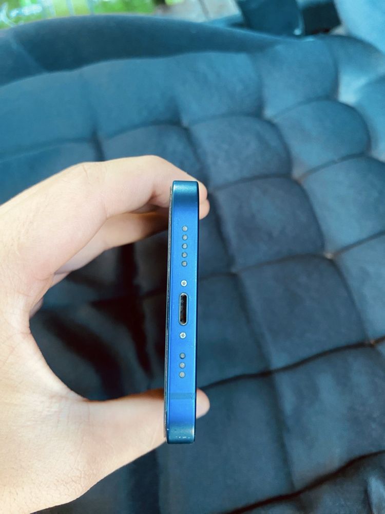 Iphone 12 продается