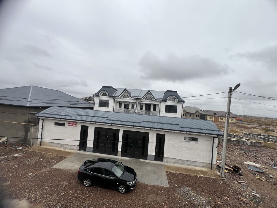 Уй сотилади 8 хона 340 квадрат 2 этажли Олмалик шахар Янги Бустон