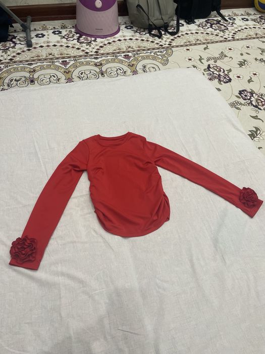 Кофта красная красивая