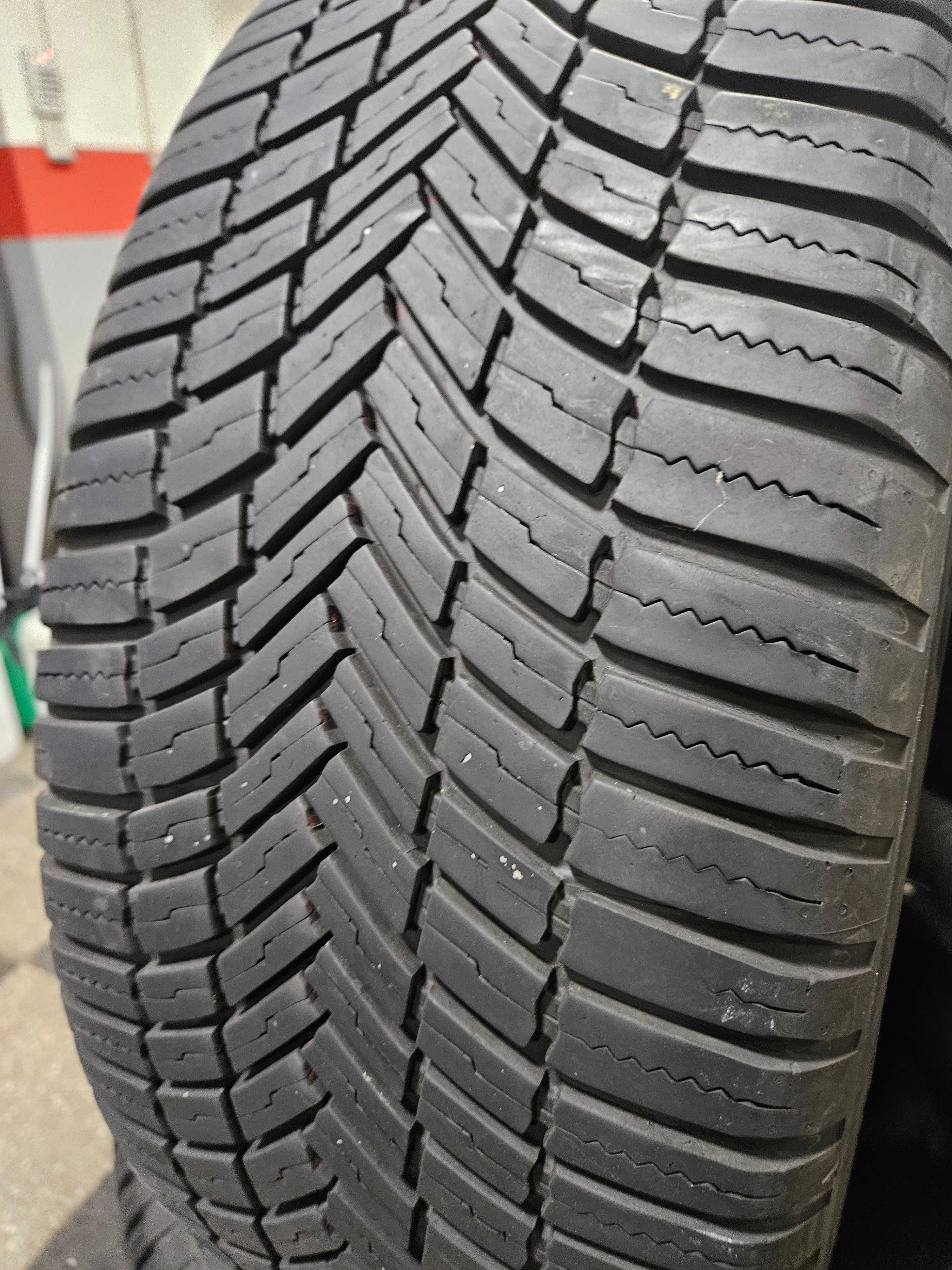 4бр 235/55/18 BRIDGESTONE 6,8мм грайфер дот:5022 безплатен монтаж