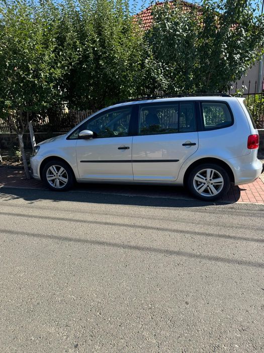 Vând VW Touran ..