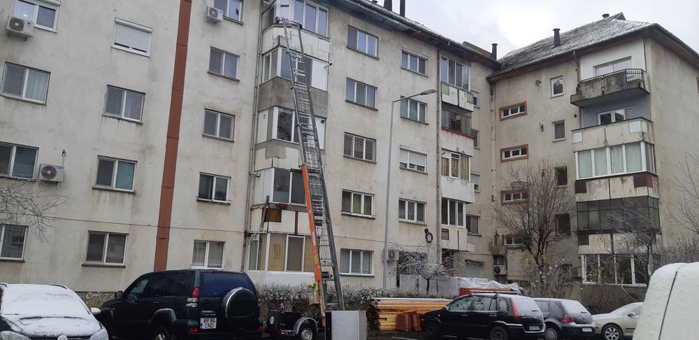 Inchiriez lift exterior