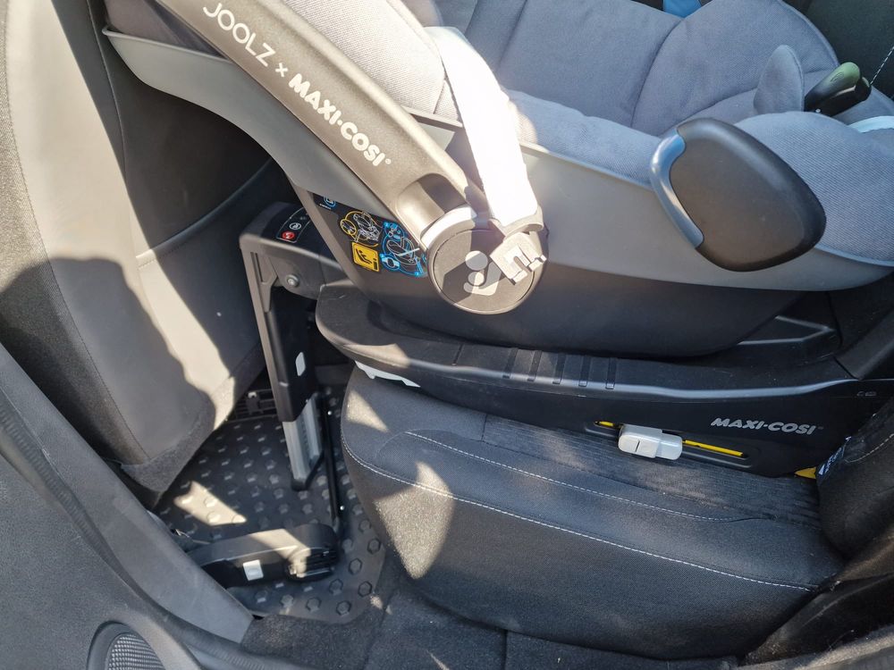 Vând scoică Maxi Cosi Pebble Pro și bază Isofix