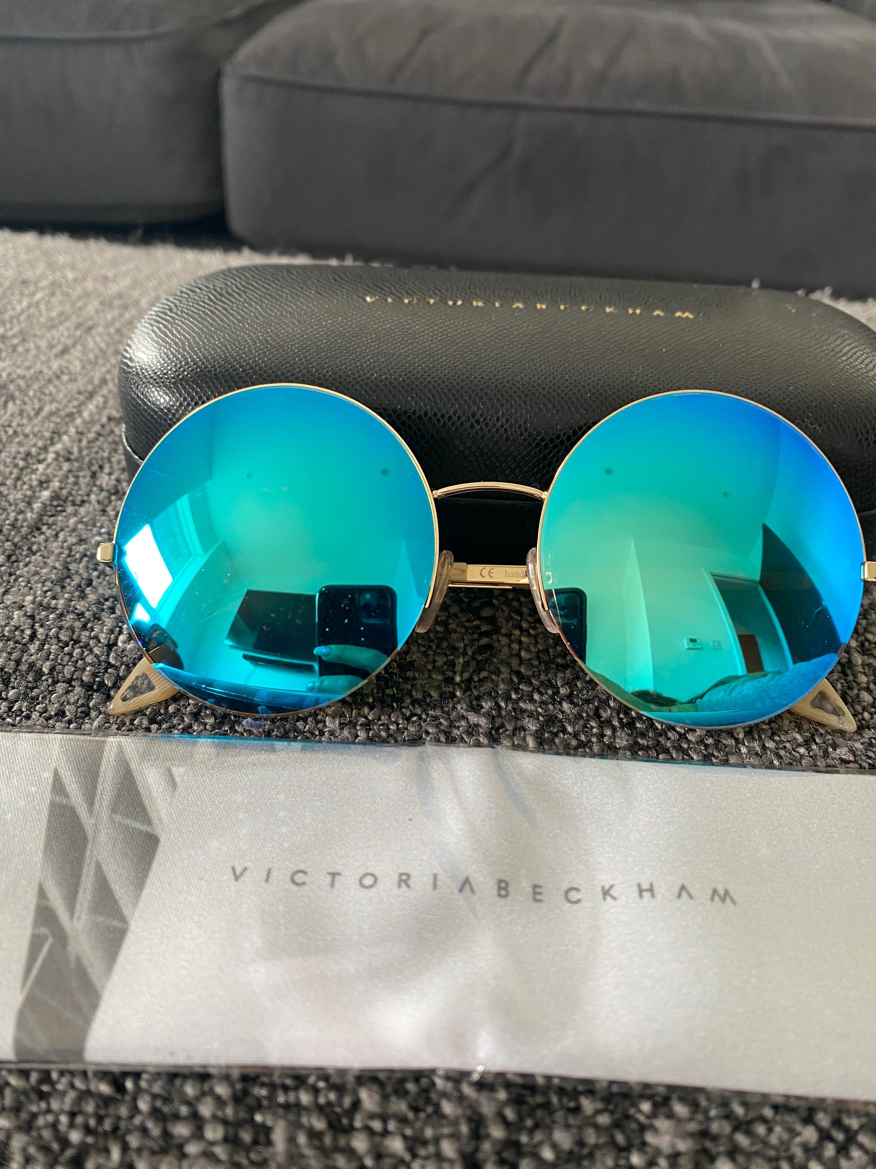 Оригинални огледални сини дамски слънчеви очила  Victoria Beckham