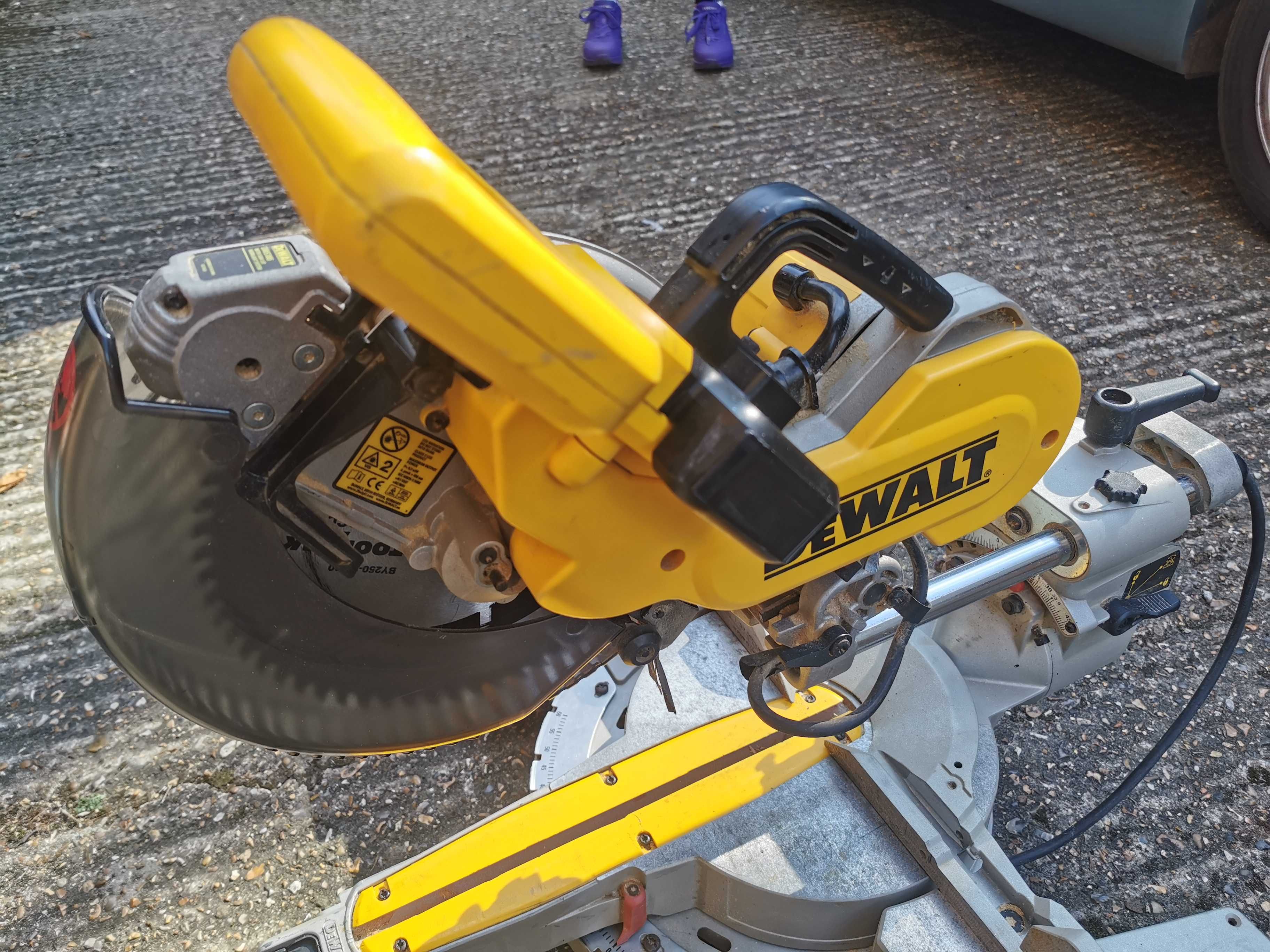 Потапящ Циркуляр пендула Dewalt Dw717 XPS