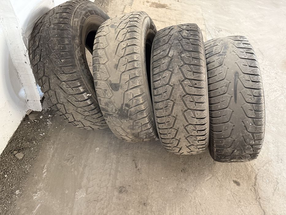 Продам зимнею резину 265/70R16