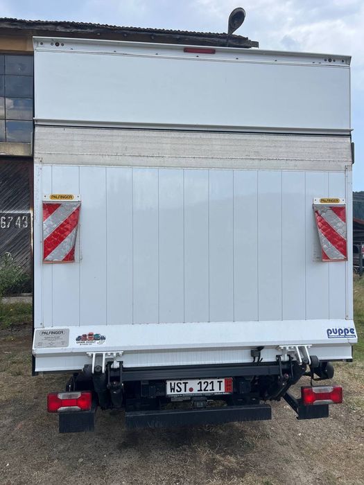Падащ борд Palfinger и фургон Iveco Daily 35S18