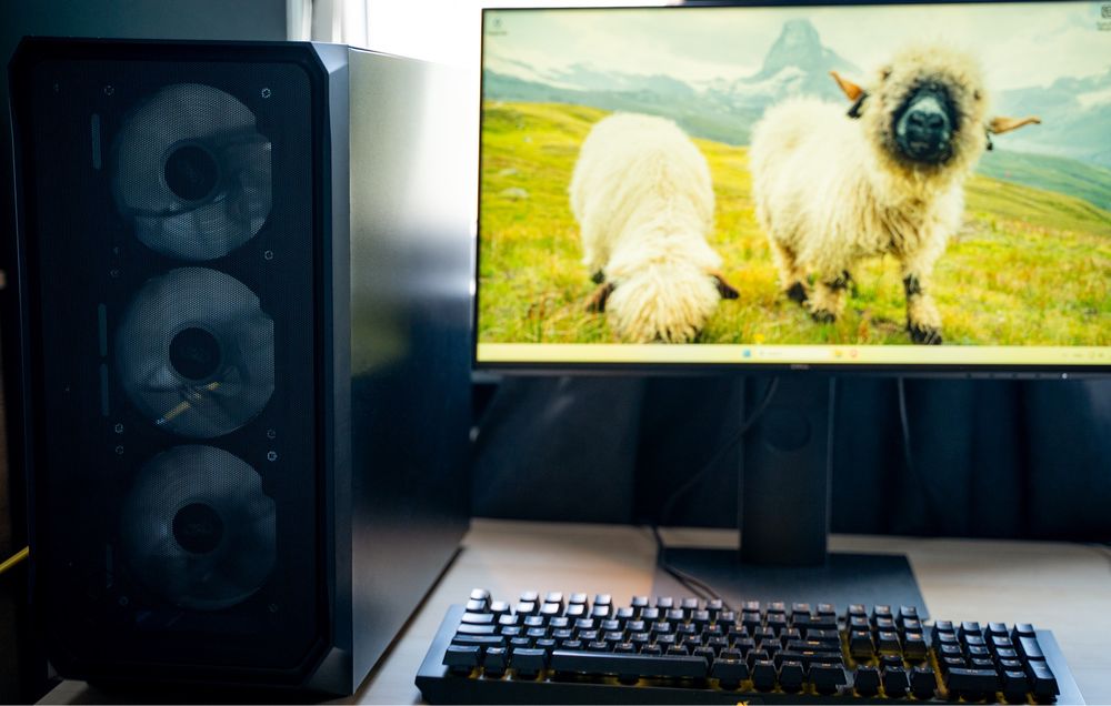 Гейминг/Работен Компютър Ryzen 5 5600X, AMD RX 6800, 32GB RAM, M.2 SSD