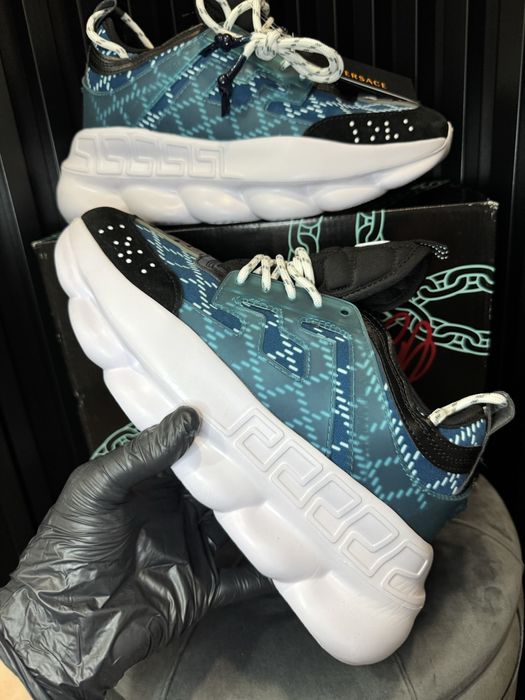 37-43 Versace Chain Reaction White Blue