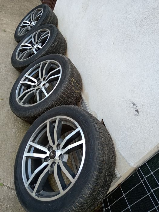 Se vinde jante ford mustang 235/50 R19 anvelope M+S Nokian